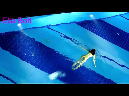 ❤️ मी पाहणे थांबवू शकत नाही, तरुण गोरा ELLA BOLT रिसॉर्ट पूलमध्ये नग्न पोहताना पकडला गेला ❌ गुदद्वारासंबंधीचा व्हिडिओ mr.megaofertas.top वर  ️❤